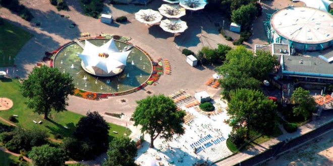 Auch der Tanzbrunnen samt Open-Air-Theater sowie dem km 689 Cologne Beach Club gehören zu den Portfolio-Locations der KölnKongress GmbH. Copyright: KölnKongress