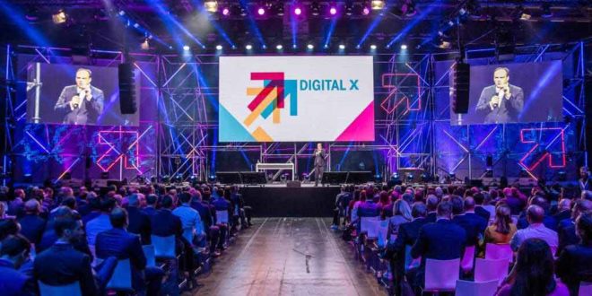 20.000 Besucher konnten sich bei der Digital X in den Kölner Messehallen über aktuelle Trends der Digitalisierung informieren und rund 200 Vorträgen von 120 international bekannten Speakern lauschen. copyright: Digital X / Deutsche Telekom AG