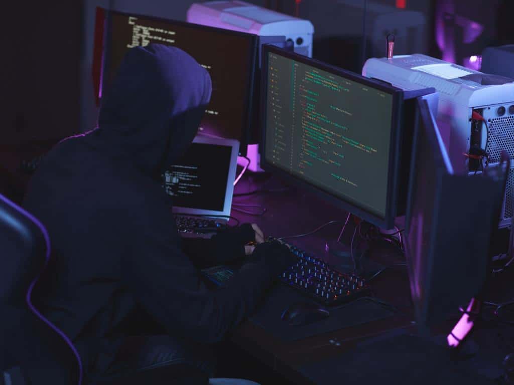 IT: Von Freizeit-Hackern bis Cyber-Banden copyright: Envato / seventyfourimages